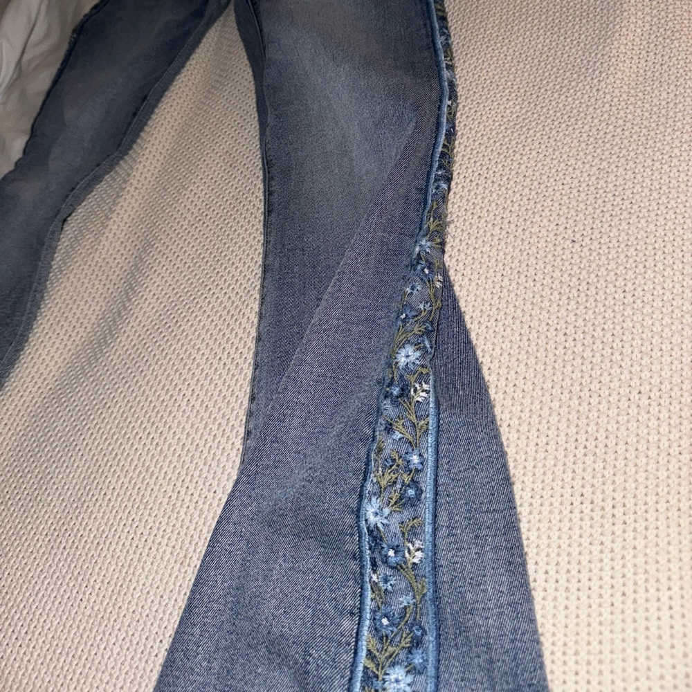 STUNNING embroidered jeans.NWT